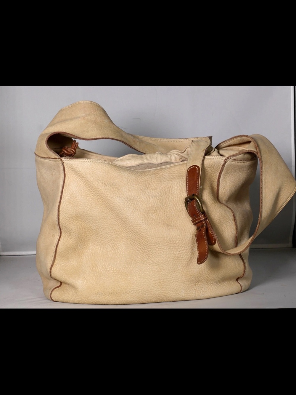 Mulberry Cream Leather Shoulder Bag with Brown Trim and Buckle